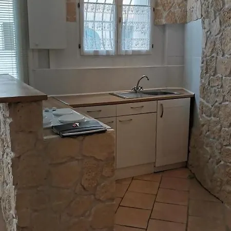 Maison De Vacances A Au Coeur Du Village, A Quelques Pas Du Port.